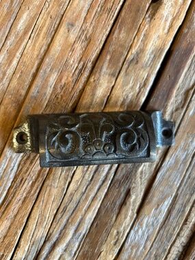 Late Victorian design cast iron fleur-de-lis bin pull set of four